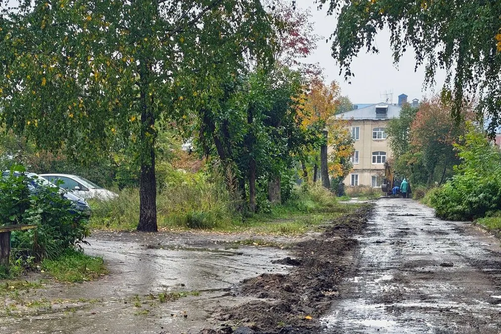 В Юже начали ремонтировать дворы, выбранные жителями