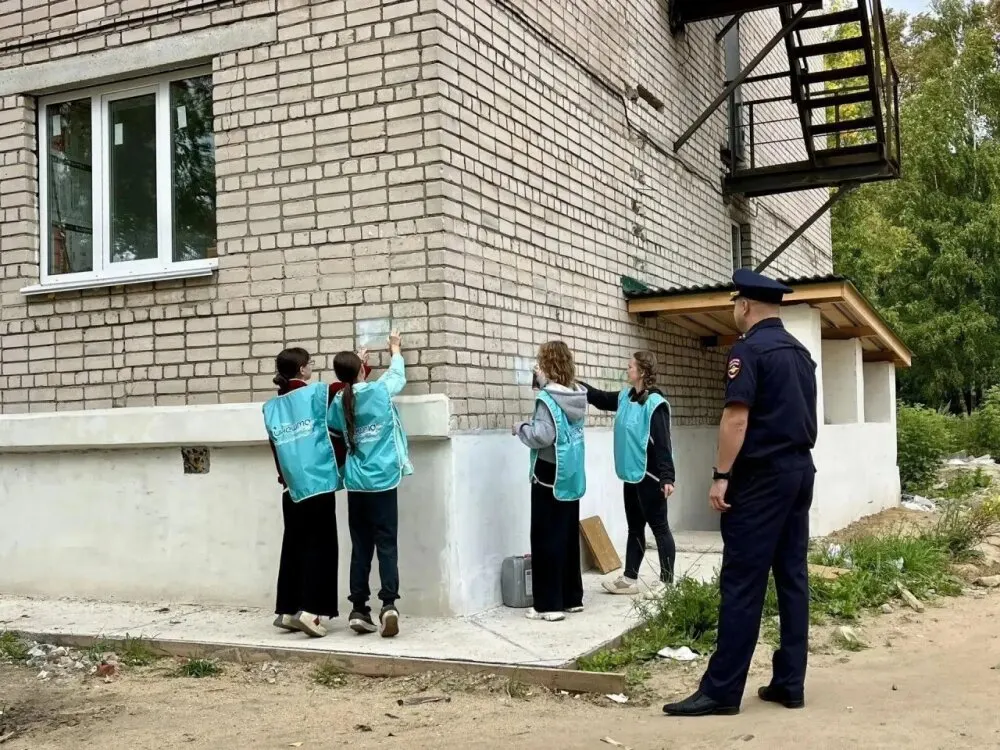 В Кинешме за один рейд уничтожили 140 реклам наркотиков