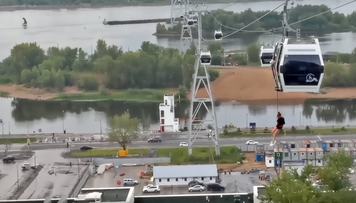 Ивановские туристы застряли на канатной дороге через Волгу в Нижегородской области из-за урагана