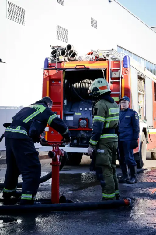 Пожар в покрасочной камере в Коляново потушили за минуты — фото 1 из 6