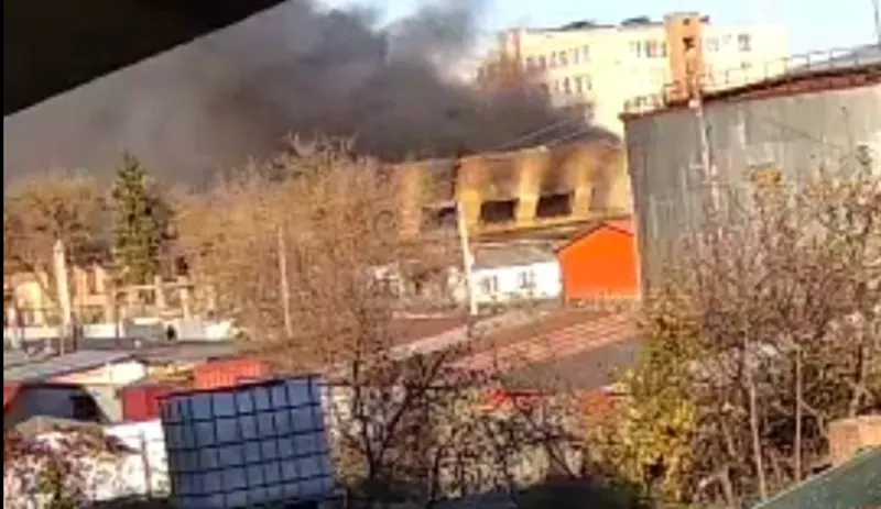 Момент обрушения стены при пожаре в Иванове попал на видео