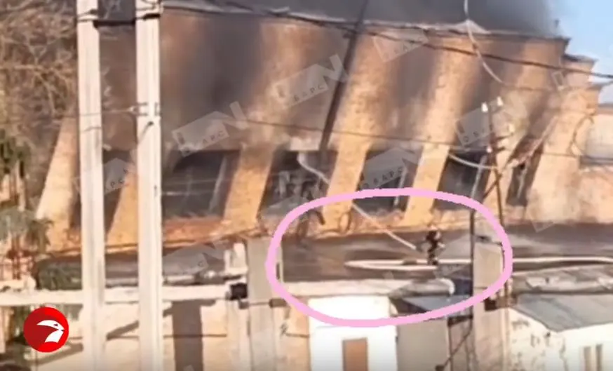В Иванове под завалами горящего здания погиб пожарный