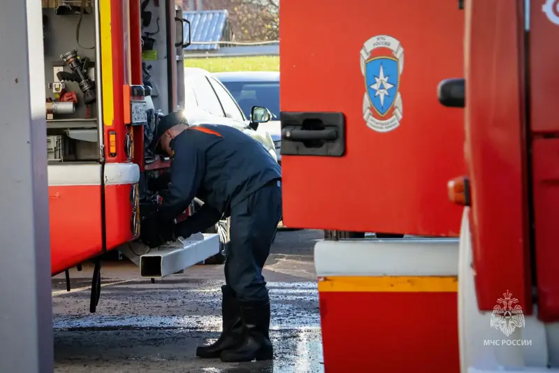 Пожар в покрасочной камере в Коляново потушили за минуты — фото 3 из 6