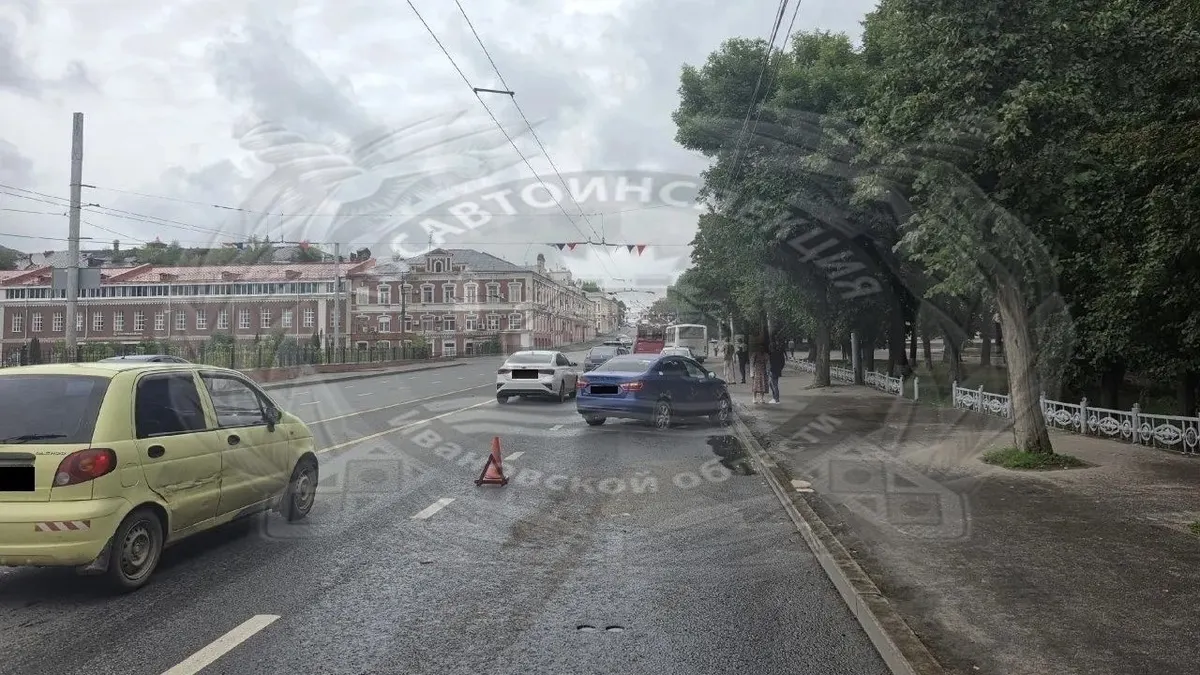 Авария с четырьмя машинами парализовала центр Иванова