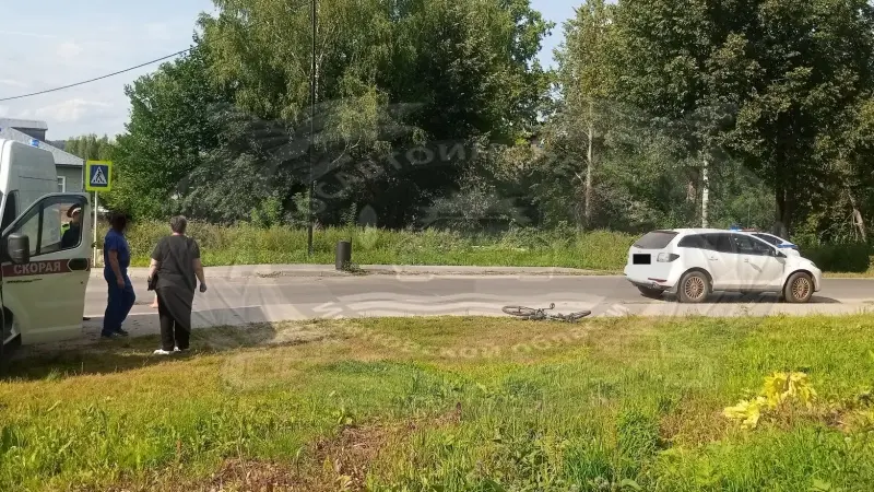 Подростка на велосипеде сбила «Мазда» в Наволоках