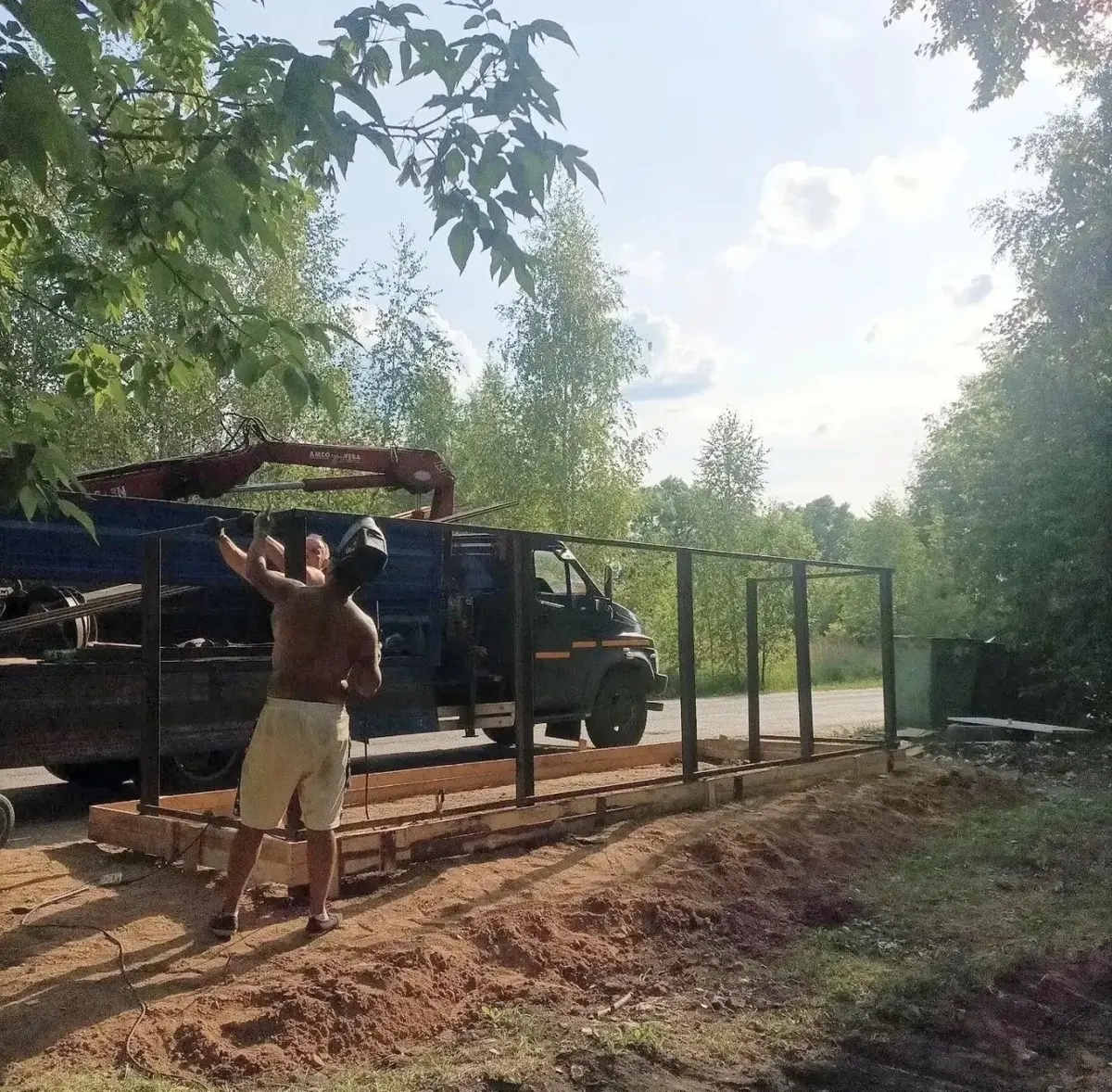 Наволоки обновляют мусорные площадки