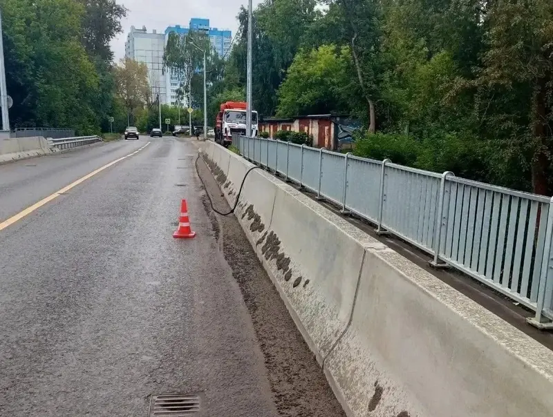 В Иванове остановки и мосты отмывают до блеска — фото 4 из 4