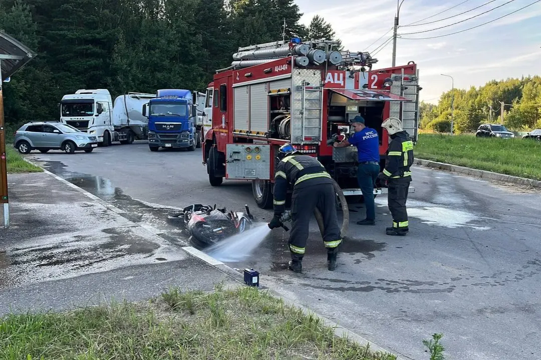 Мотоцикл перевернулся у ивановского аэродрома на Фрунзе — фото 4 из 4