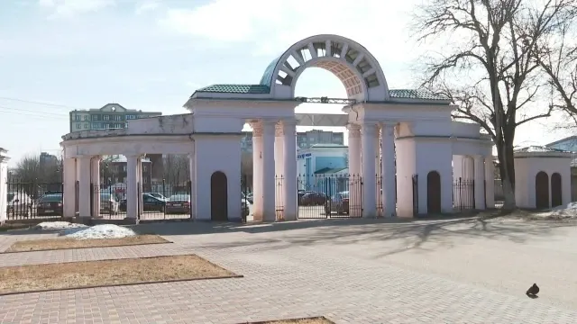 Главный вход в парк Степанова в Иванове закрыли до конца августа