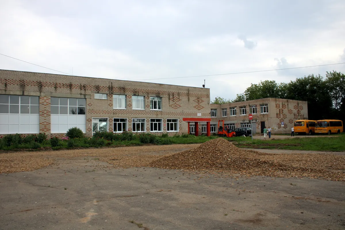 Школьный двор в Луговом обновят за 4 миллиона рублей — фото 2 из 2