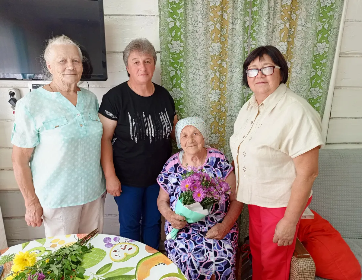 В Пучежском районе 90-летие встретила ветеран труда с 13-летним стажем доярки
