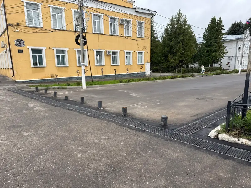 На площади Ленина в Родниках обновили водоотводные лотки — фото 1 из 2