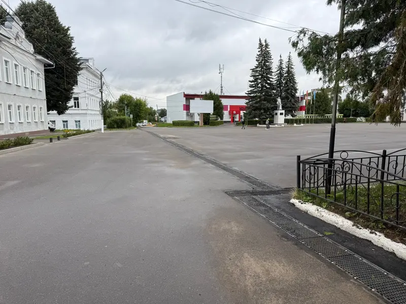 На площади Ленина в Родниках обновили водоотводные лотки — фото 2 из 2