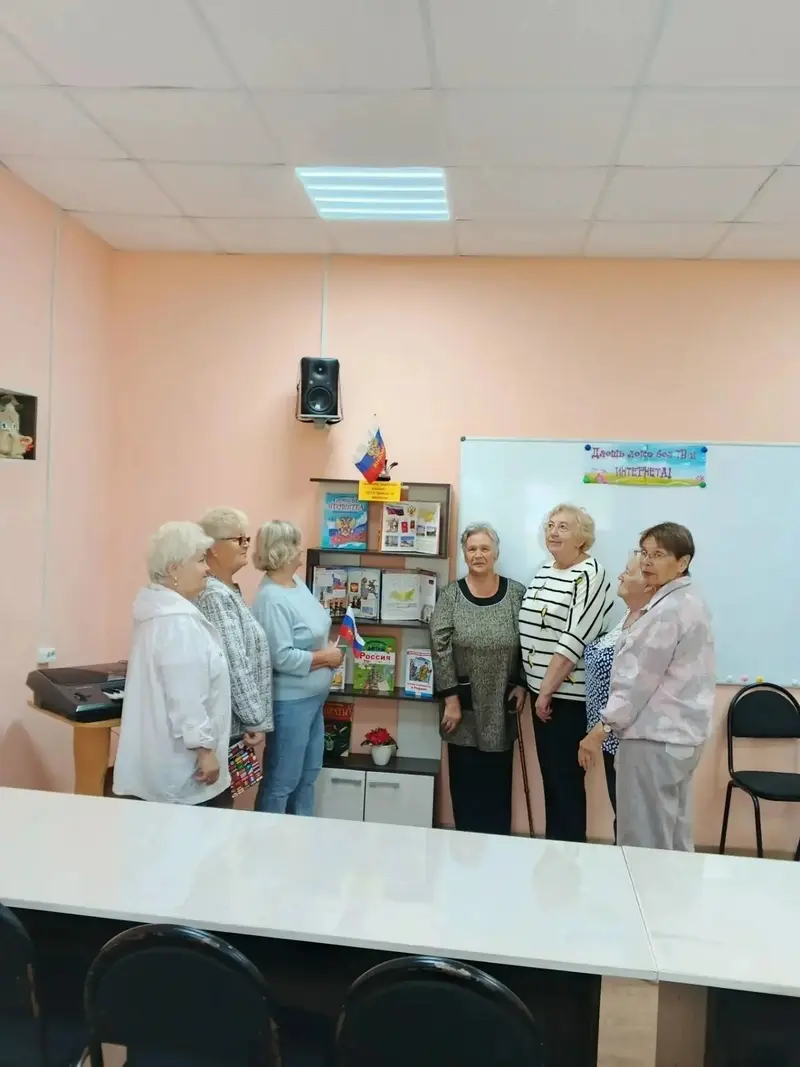 В Наволоках День флага отметили мемо-игрой и концертом в парке — фото 6 из 9