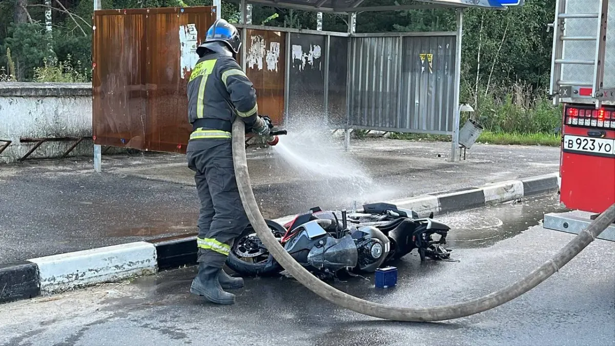 Мотоцикл перевернулся у ивановского аэродрома на Фрунзе — фото 1 из 4