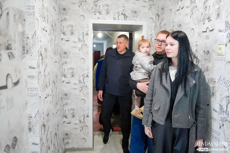 Фурмановские дети-сироты получили ключи от квартир — фото 4 из 9