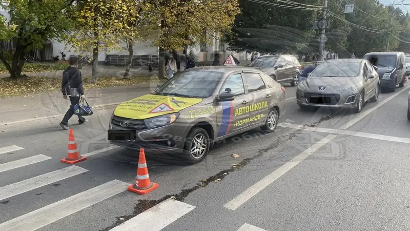 Женщина на «Пежо» попала в переплет на Шереметевском проспекте в Иванове