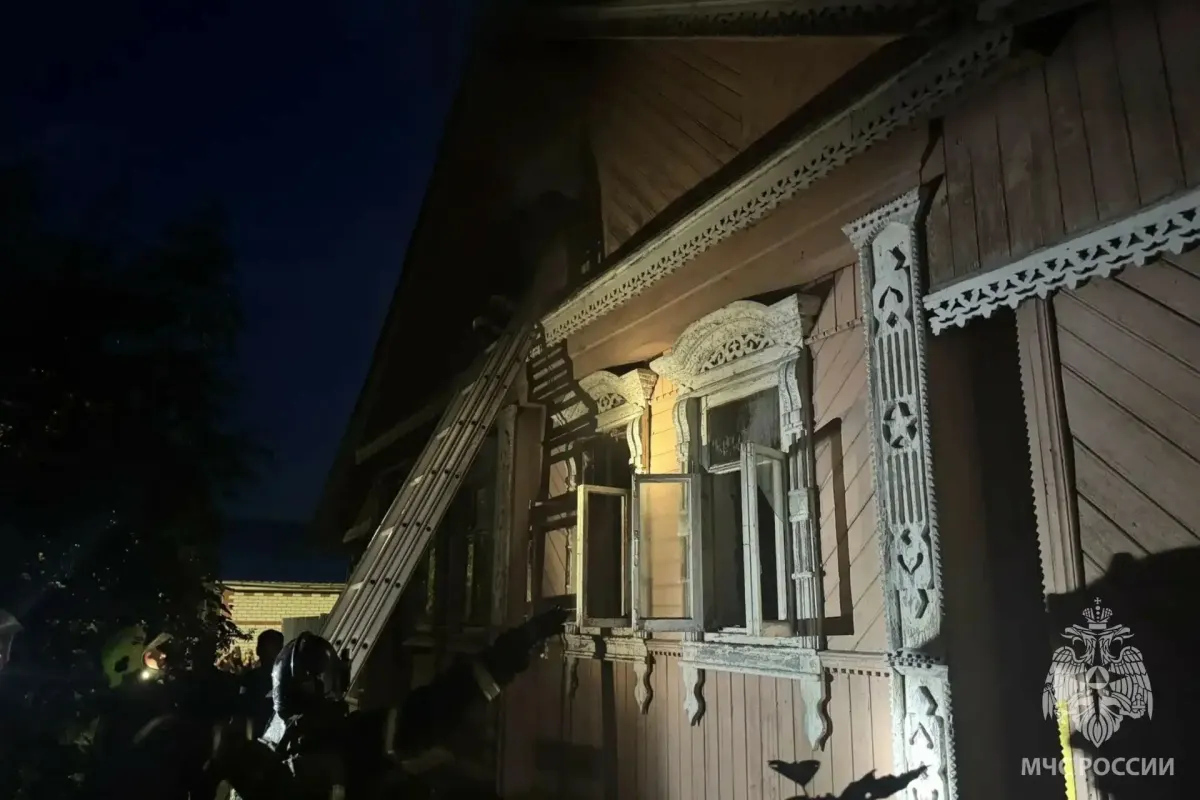 В Шуе пожарные спасли из огня овчарку Мону