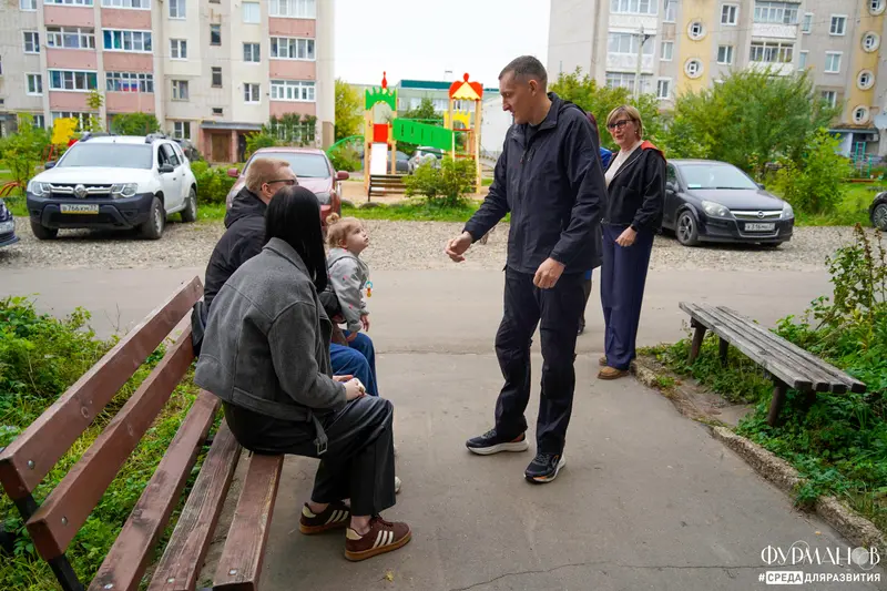 Фурмановские дети-сироты получили ключи от квартир — фото 3 из 9