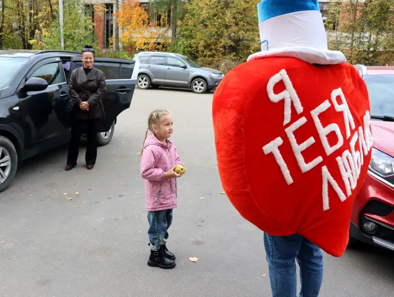 В Родниках детям в больнице раздали яблоки для здорового сердца — фото 3 из 7