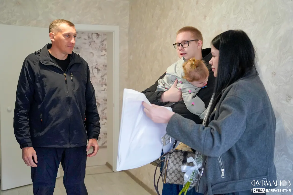 Фурмановские дети-сироты получили ключи от квартир