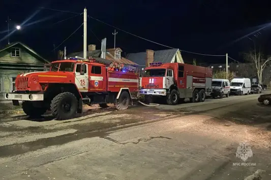 Частный дом полыхал в Шуе на улице Вихрева — фото 1 из 2