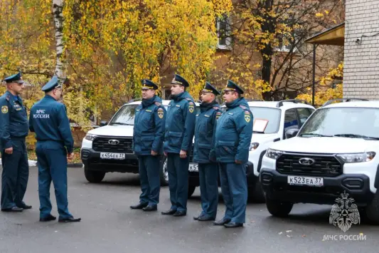 Инспекторам МЧС в Ивановской области вручили внедорожники для рейдов — фото 1 из 6
