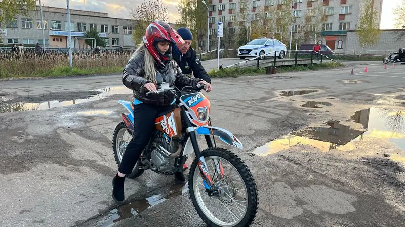 Ивановских педагогов в День учителя пересадили на мотоциклы — фото 2 из 6