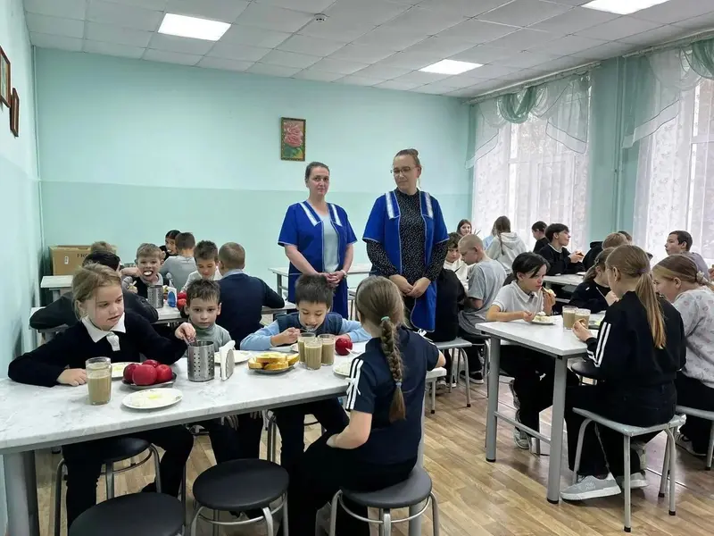 Шуйские родители стоят на страже школьных обедов — фото 1 из 4