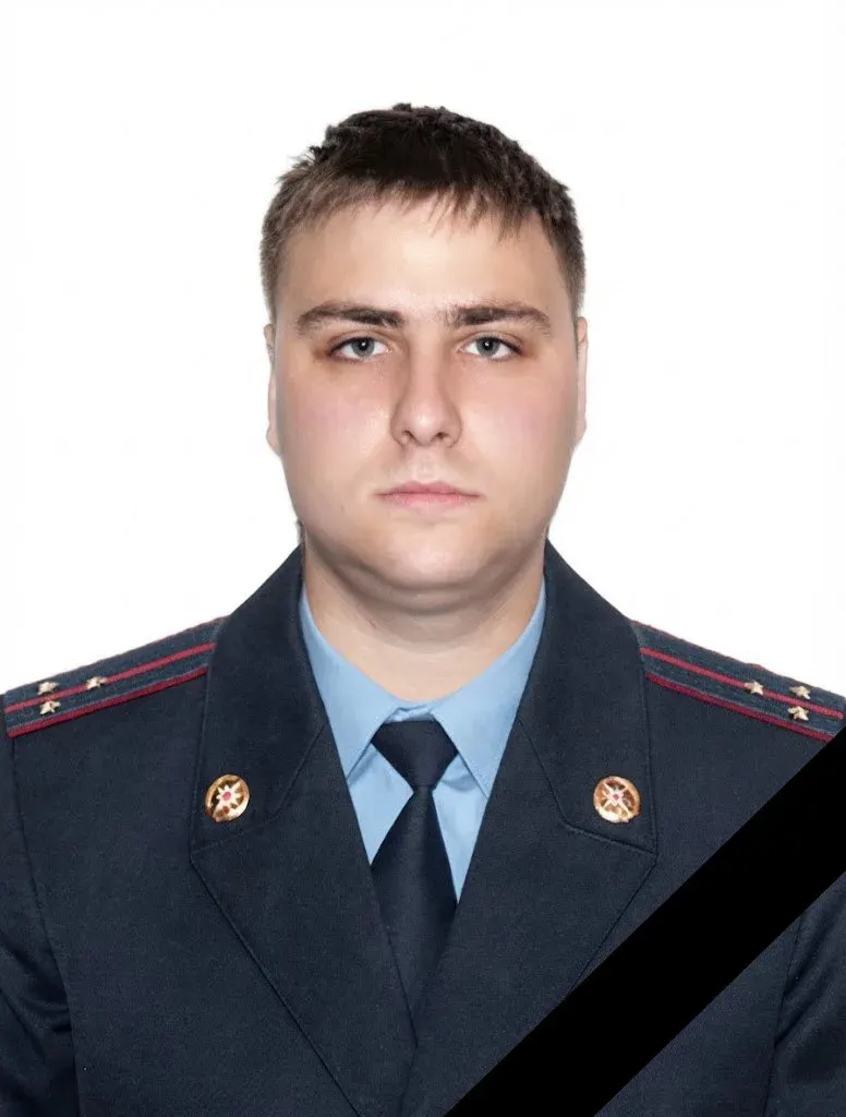 В Иванове под завалами горящего здания погиб пожарный