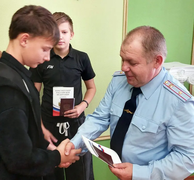 В Пучеже подросткам вручили паспорта в торжественной обстановке — фото 3 из 9