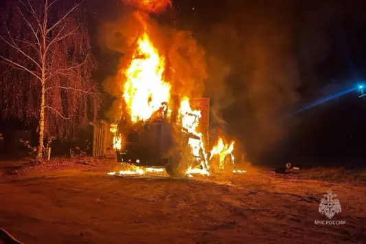 В Шуе ночью вспыхнул грузовик