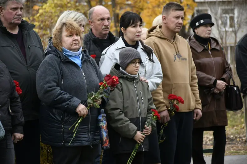 В Шуе в школе №11 открыли доску герою, погибшему в марте  — фото 2 из 8