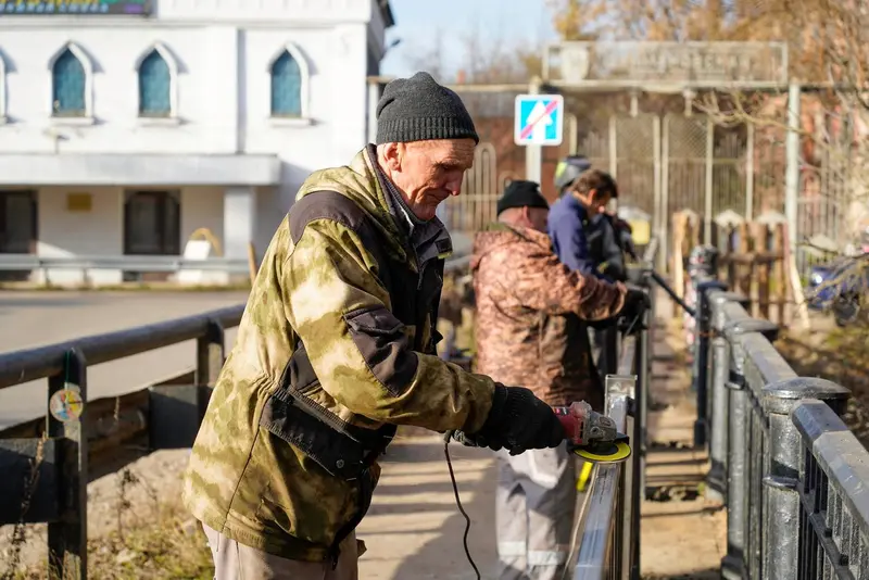 Вандалы скинули ограждение моста в Шачу в Фурманове — фото 3 из 6